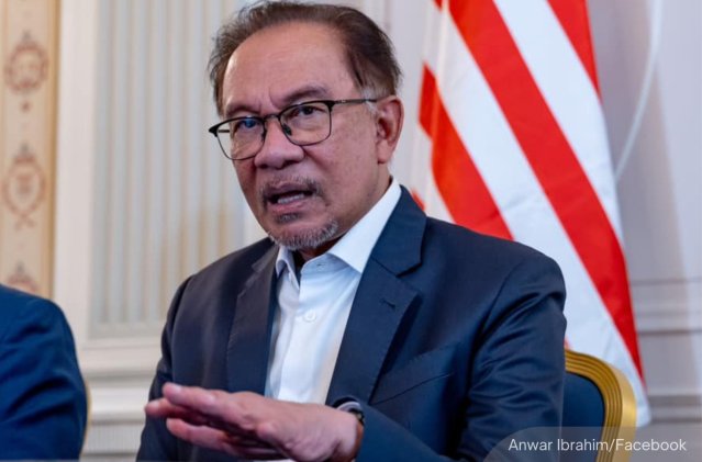 Anwar Apologises to Civil Servants Over Firm Tone Anwar Signals Potential Increase in STR, SARA Aid if Economy Holds Anwar Ibrahim: Israeli Nationals Will Be Deported Immediately Malay supremacy, ekonomi, Anwar Defends MACC Chief, Urges Public to Read His Explanation Preschool entry, Anwar Unveils Major Cabinet Reshuffle, Appoints New MITI and Economy Ministers mid-flght, Anwar to Table Budget 2026 Today, First Under 13th Malaysia Plan viral claims, Malaysia Confident in Facing Threats Over Pro-Palestine Stance Ron95, immunity, online poll, Akmal blasts Anwar, fire hannah, royal pardon, bumiputera status, robin hood, multiracial, cabinet, economy ministry, Sungai Bakap defeat, bersatu seats, subsidy not abolished, economy madani, Letter to PM, STR, fadhlina, forest city, objections, rafizi, wang ehsan, Germany, NGO, salaries PM Anwar PMX Engagement between Muslims and others vital to avoid Islamophobia - PM Anwar PMX